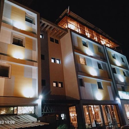Fly Inn Madagascar: Airport-Adjacent with 24/7 Free Shuttle Ivato  Exterior photo