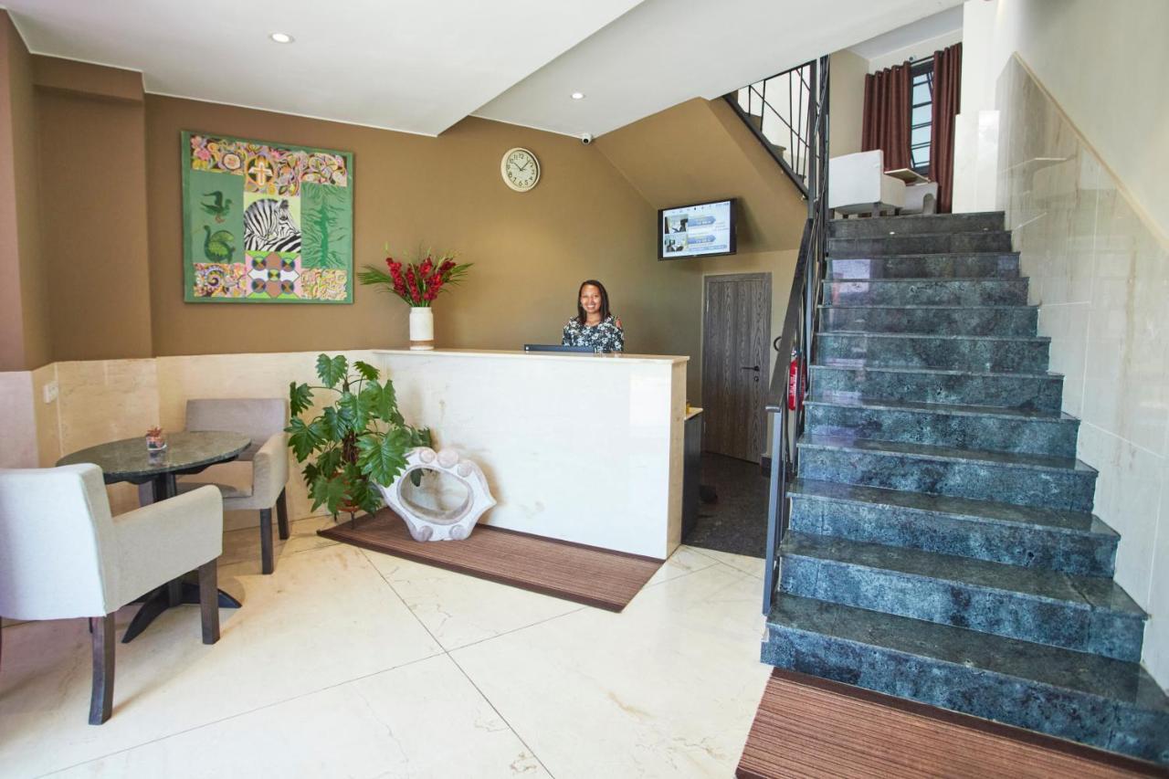 Fly Inn Madagascar: Airport-Adjacent with 24/7 Free Shuttle Ivato  Exterior photo