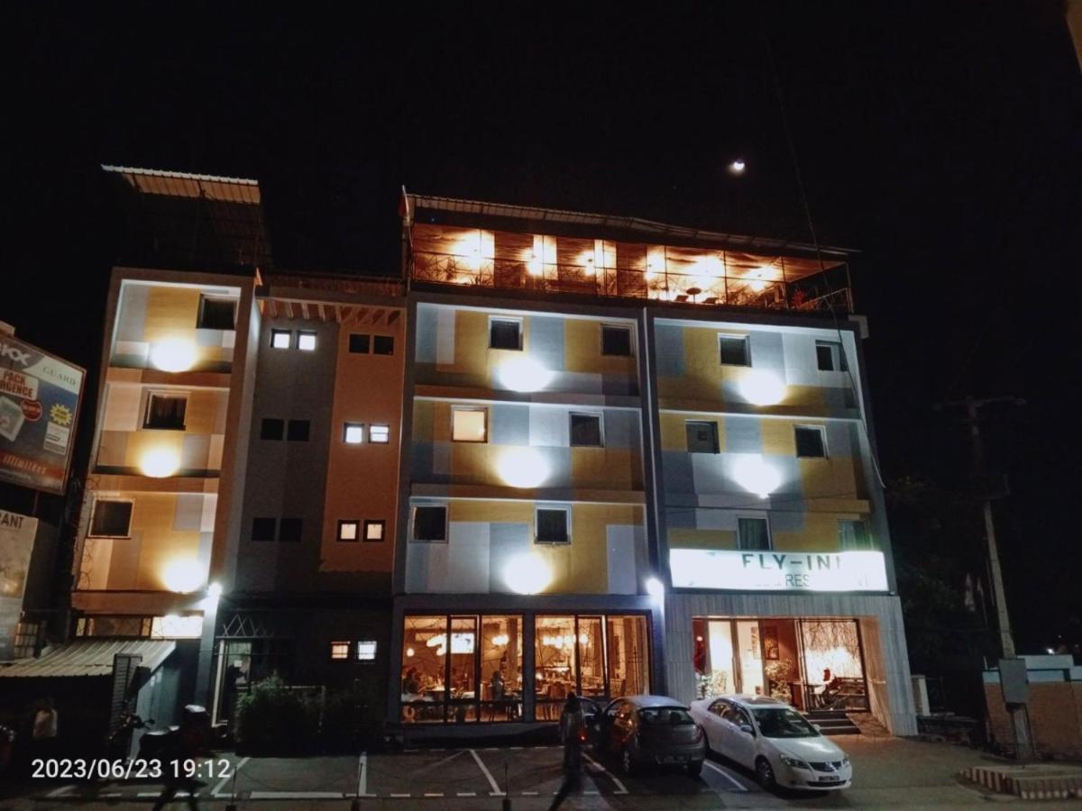 Fly Inn Madagascar: Airport-Adjacent with 24/7 Free Shuttle Ivato  Exterior photo